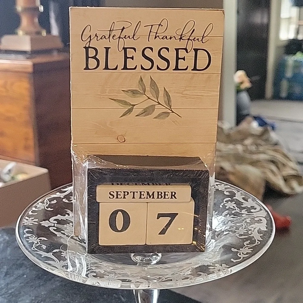 5 For 25.00/Little Wooden Calendar,Farmhouse style,NWT